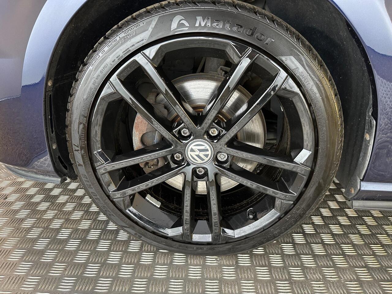 Volkswagen Golf MD66AXF