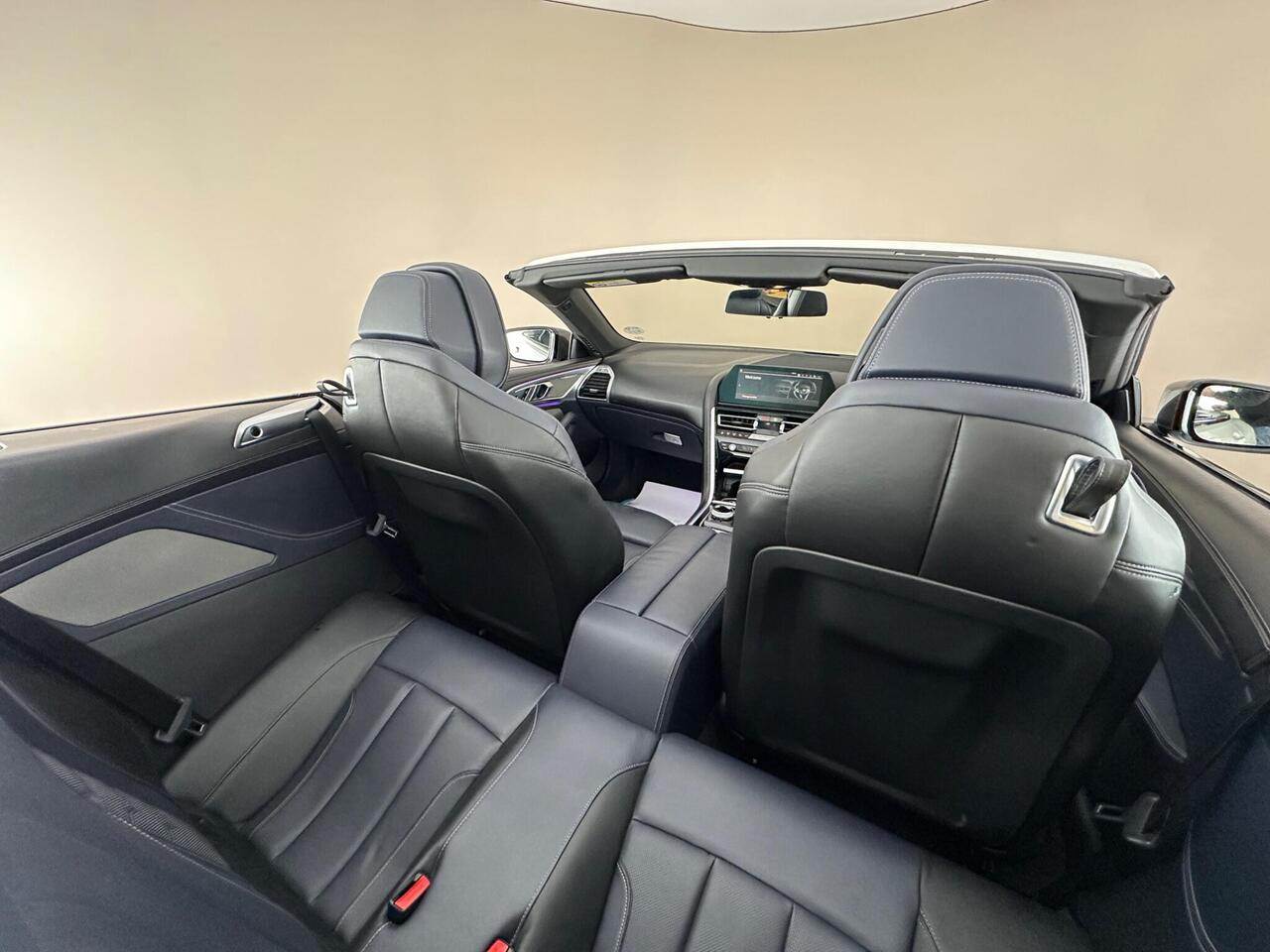 BMW 8 Series YJ19VVH