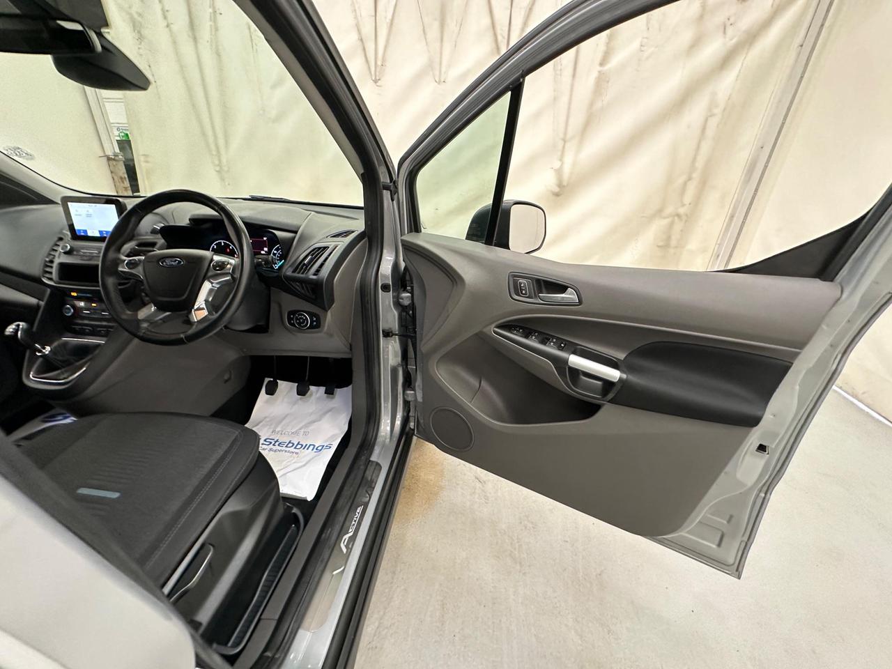 Ford Grand Tourneo Connect CN22PDZ