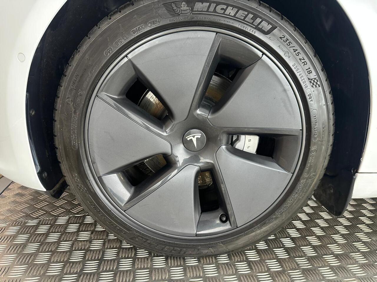 Tesla Model 3 LB70DKD