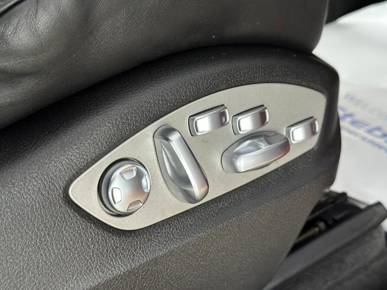 Porsche Macan AE18WBL