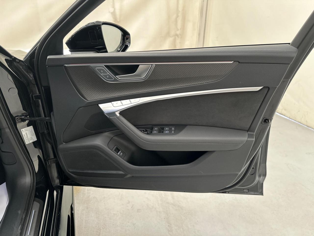 Audi RS6 Avant WU71CXE