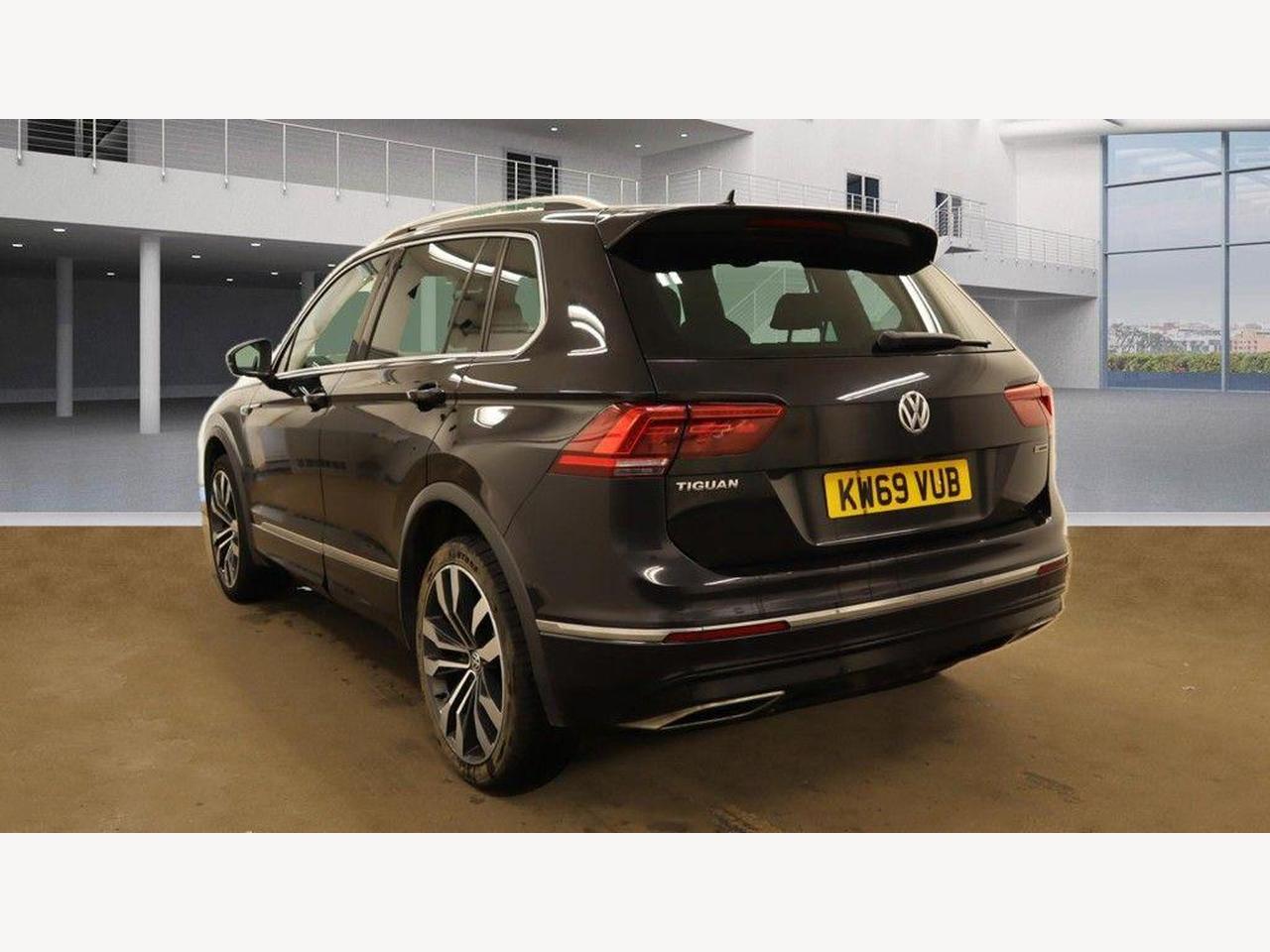 Volkswagen Tiguan KW69VUB