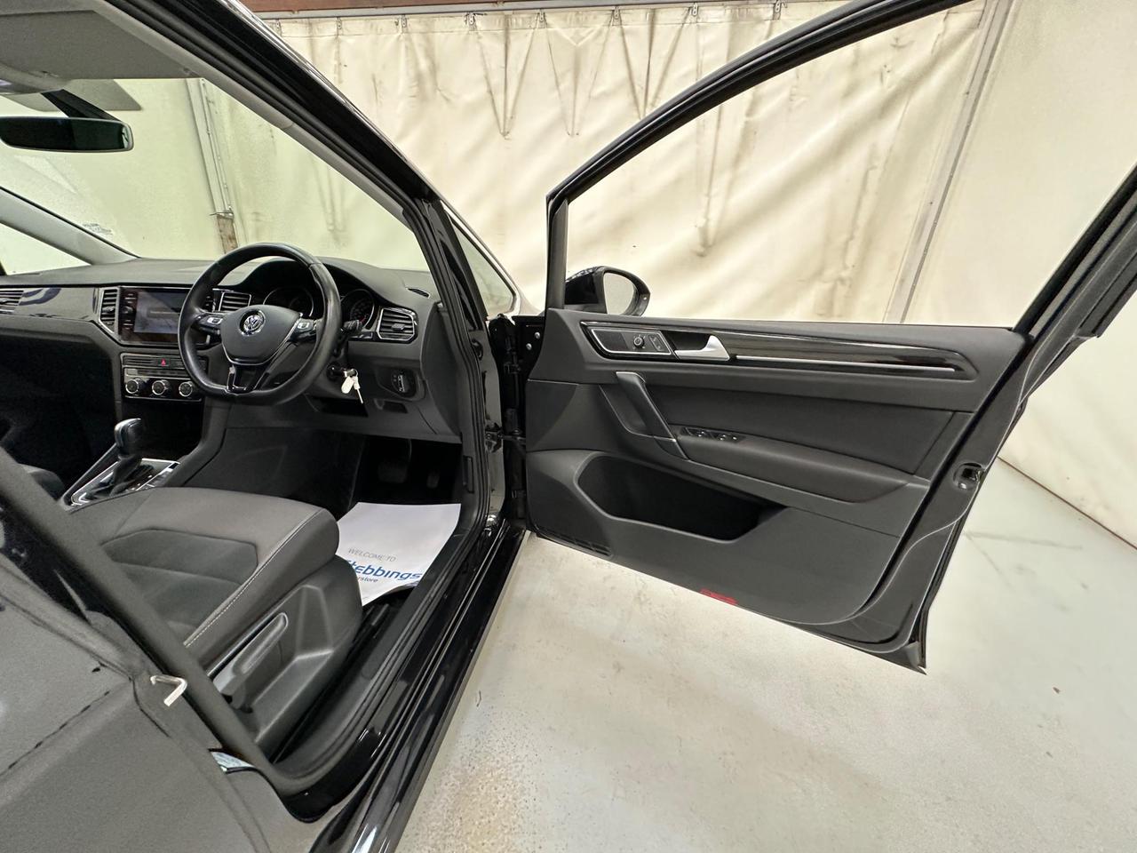 Volkswagen Golf SV LR69XWM