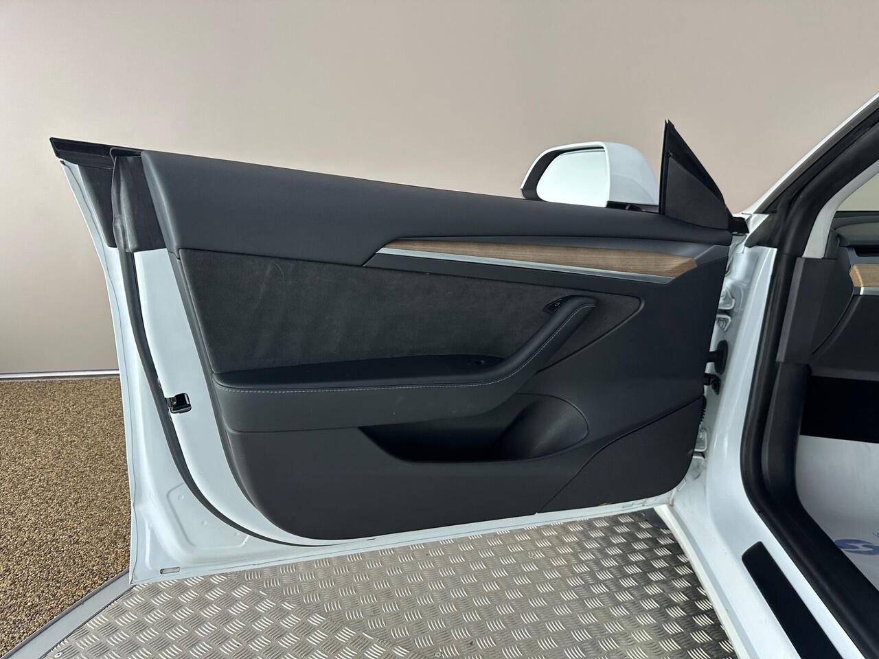 Tesla Model 3 AF72VLG