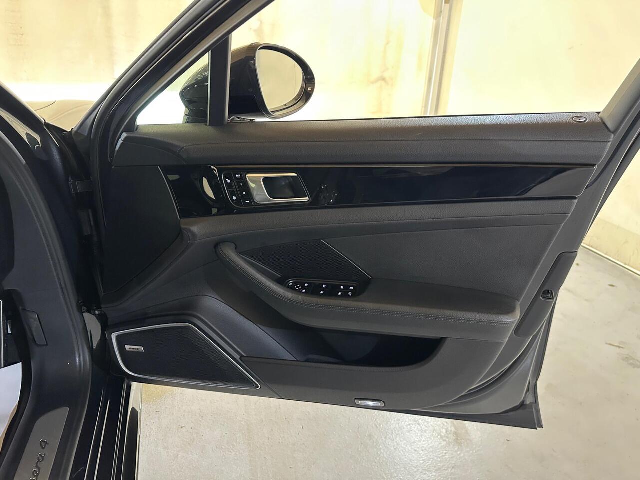 Porsche Panamera VU67KYG