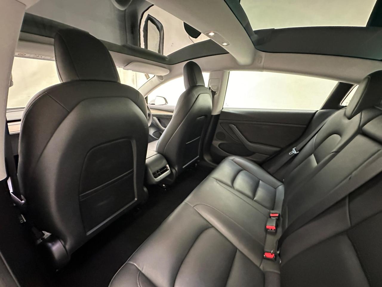 Tesla Model 3 YH21MYD