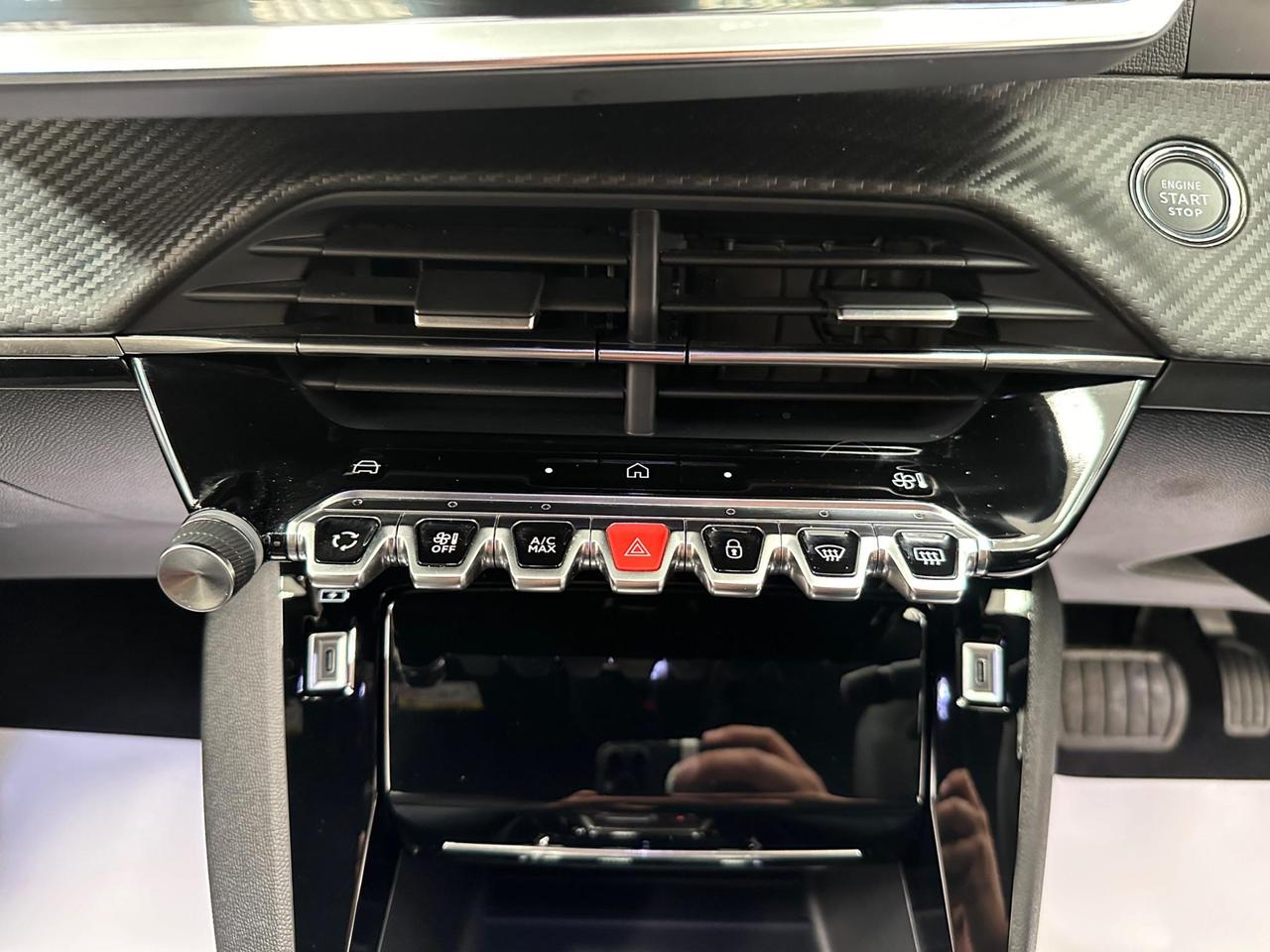 Peugeot 2008 AF73DWW