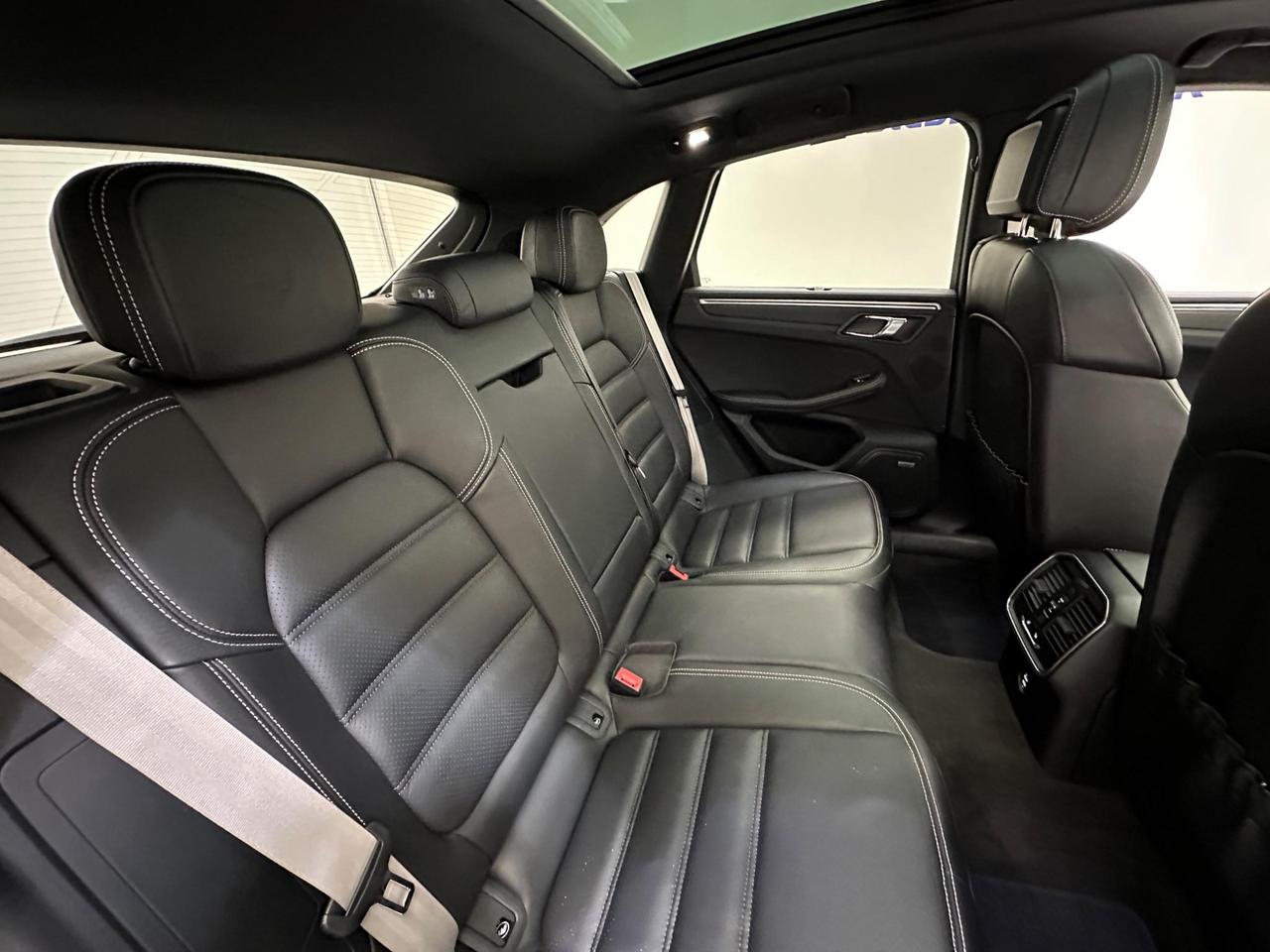 Porsche Macan SM22PHN