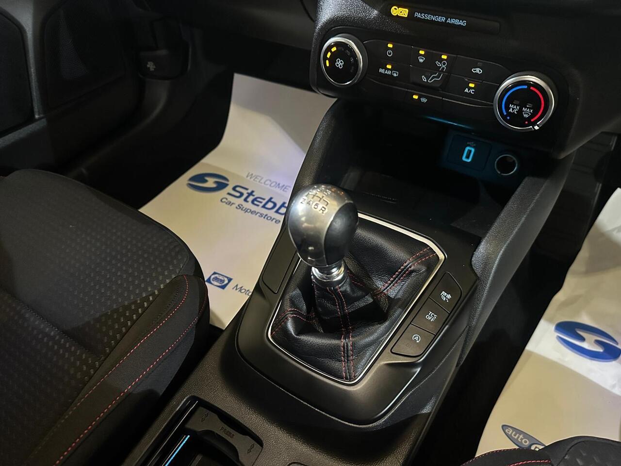 Ford Focus WJ68UUT