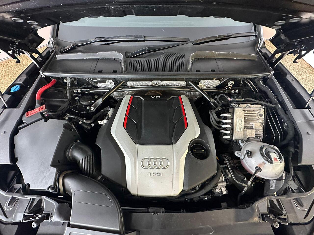 Audi SQ5 AE19UUX