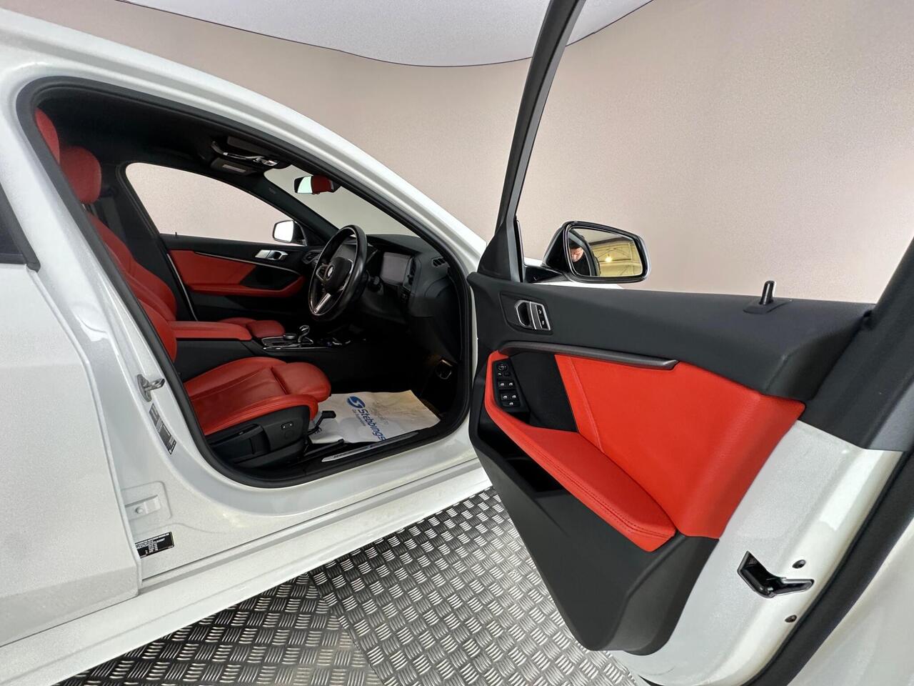 BMW 1 Series YP72HGD