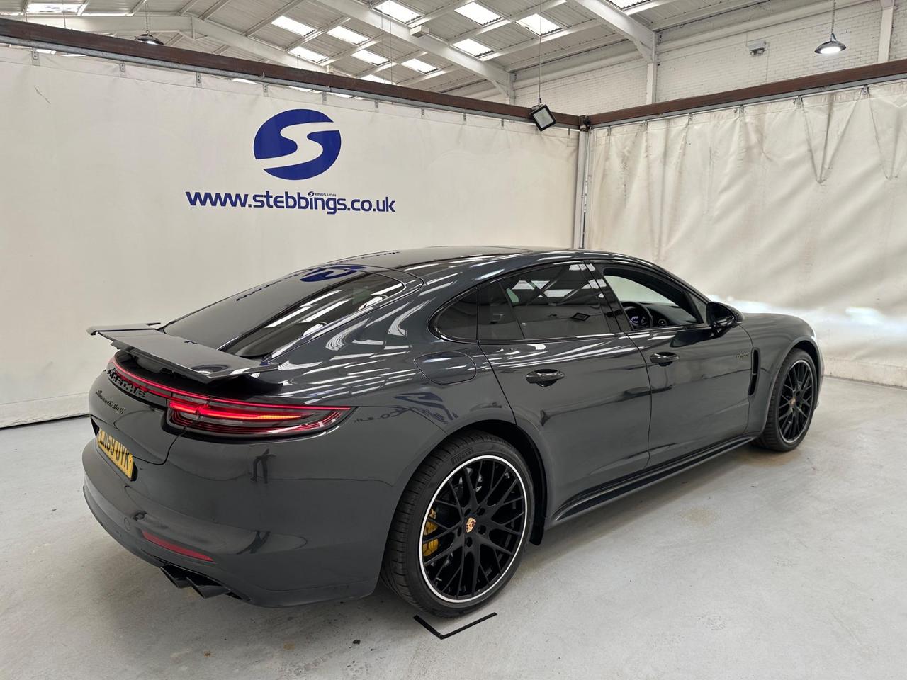 Porsche Panamera LN69UYK