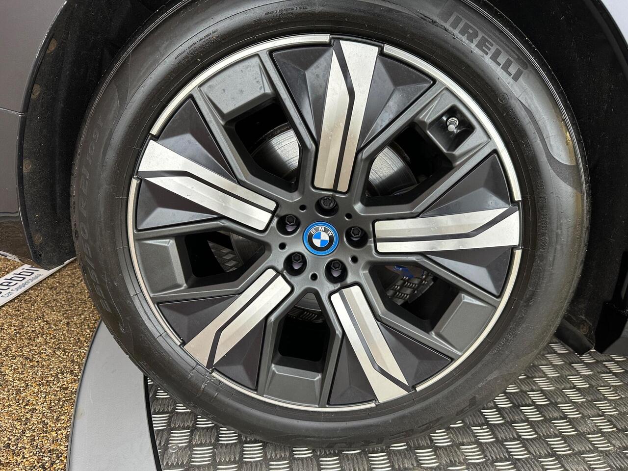 BMW iX LJ72AGA