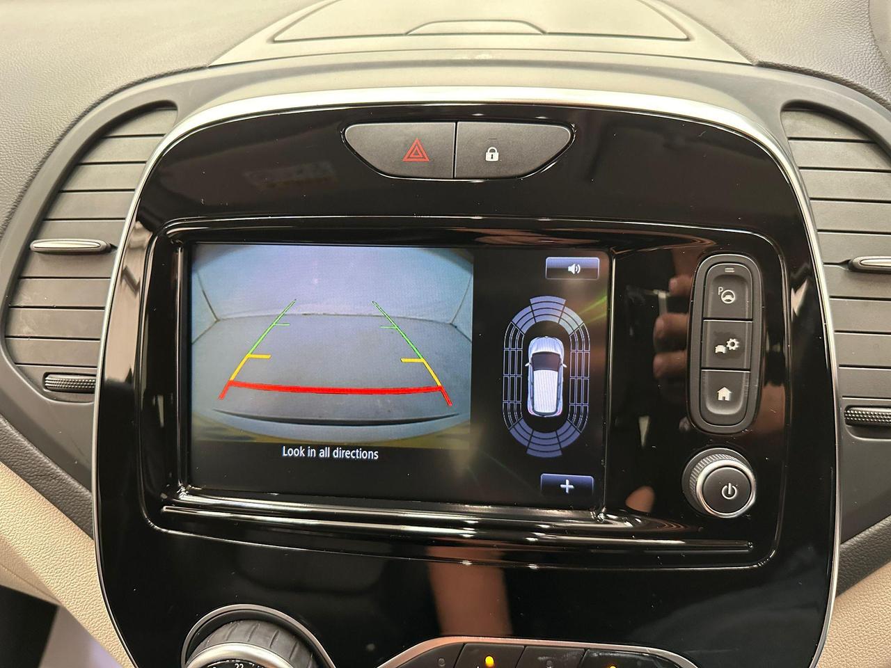 Renault Captur EK69YKP