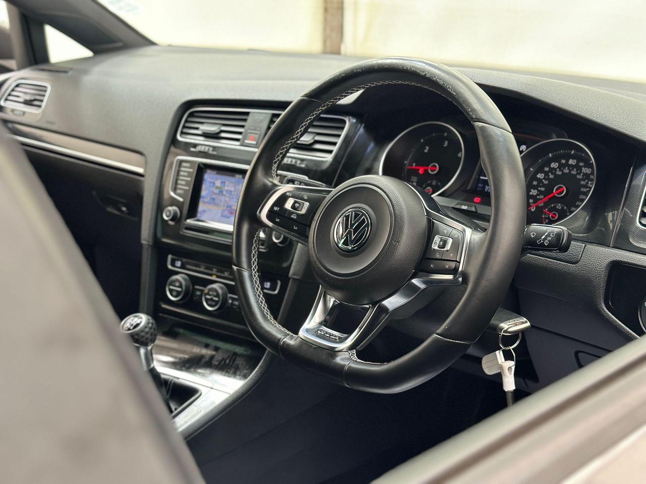 Volkswagen Golf DG14UAA