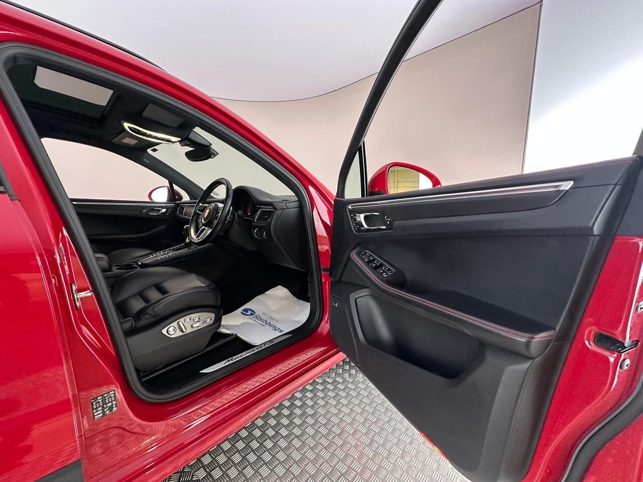 Porsche Macan AE18WBL