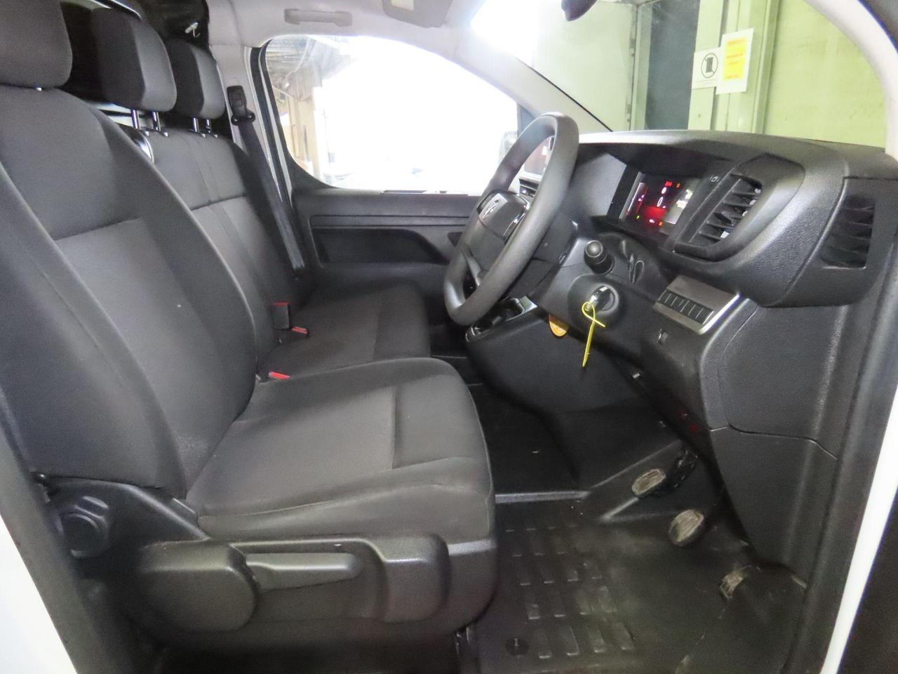 Vauxhall Vivaro DN24YLM