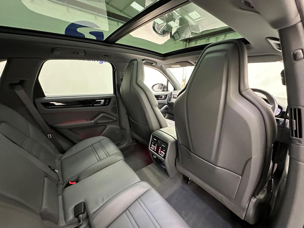 Porsche Cayenne AK18UXX