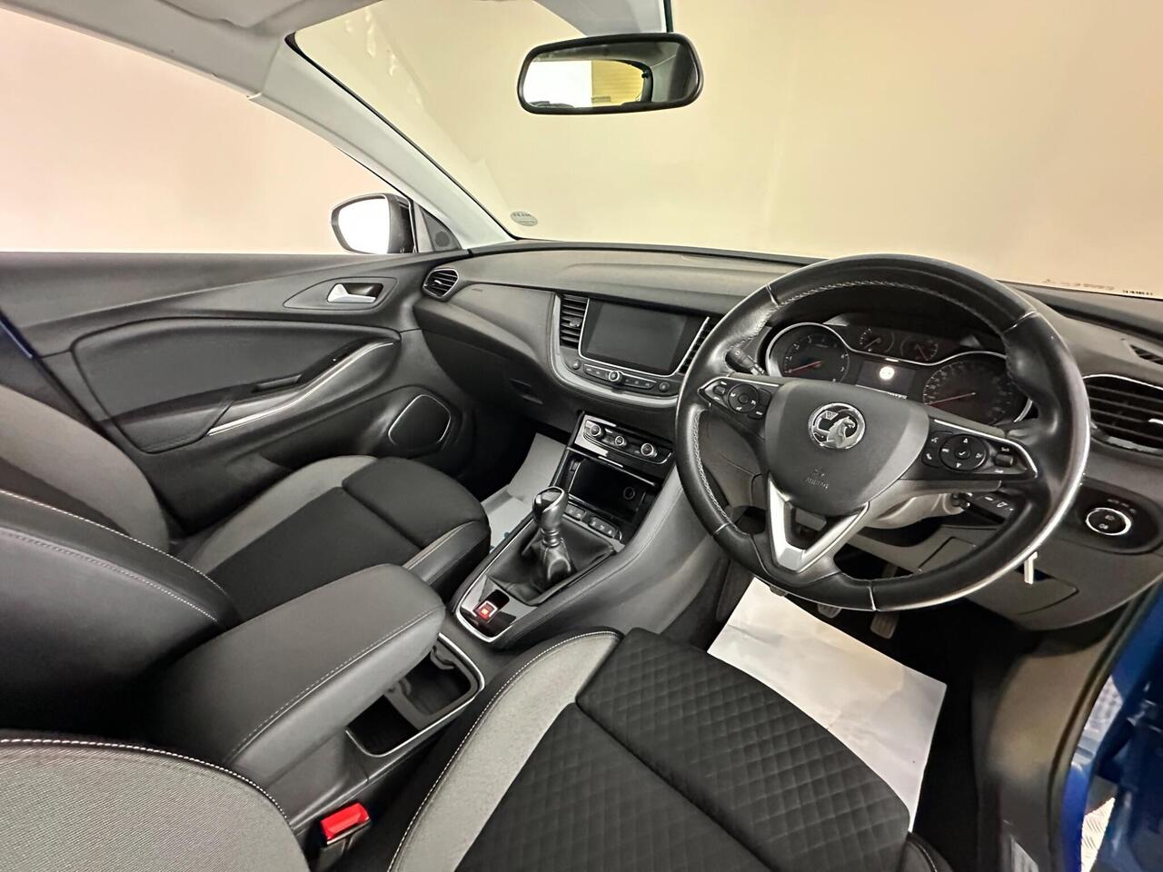 Vauxhall Grandland X DT69YHN