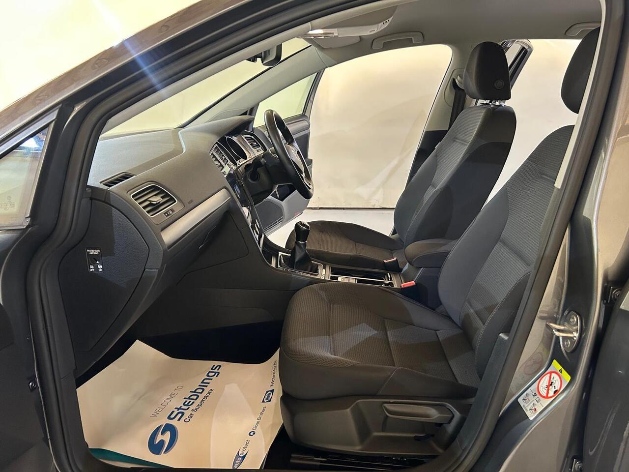 Volkswagen Golf AE67OET