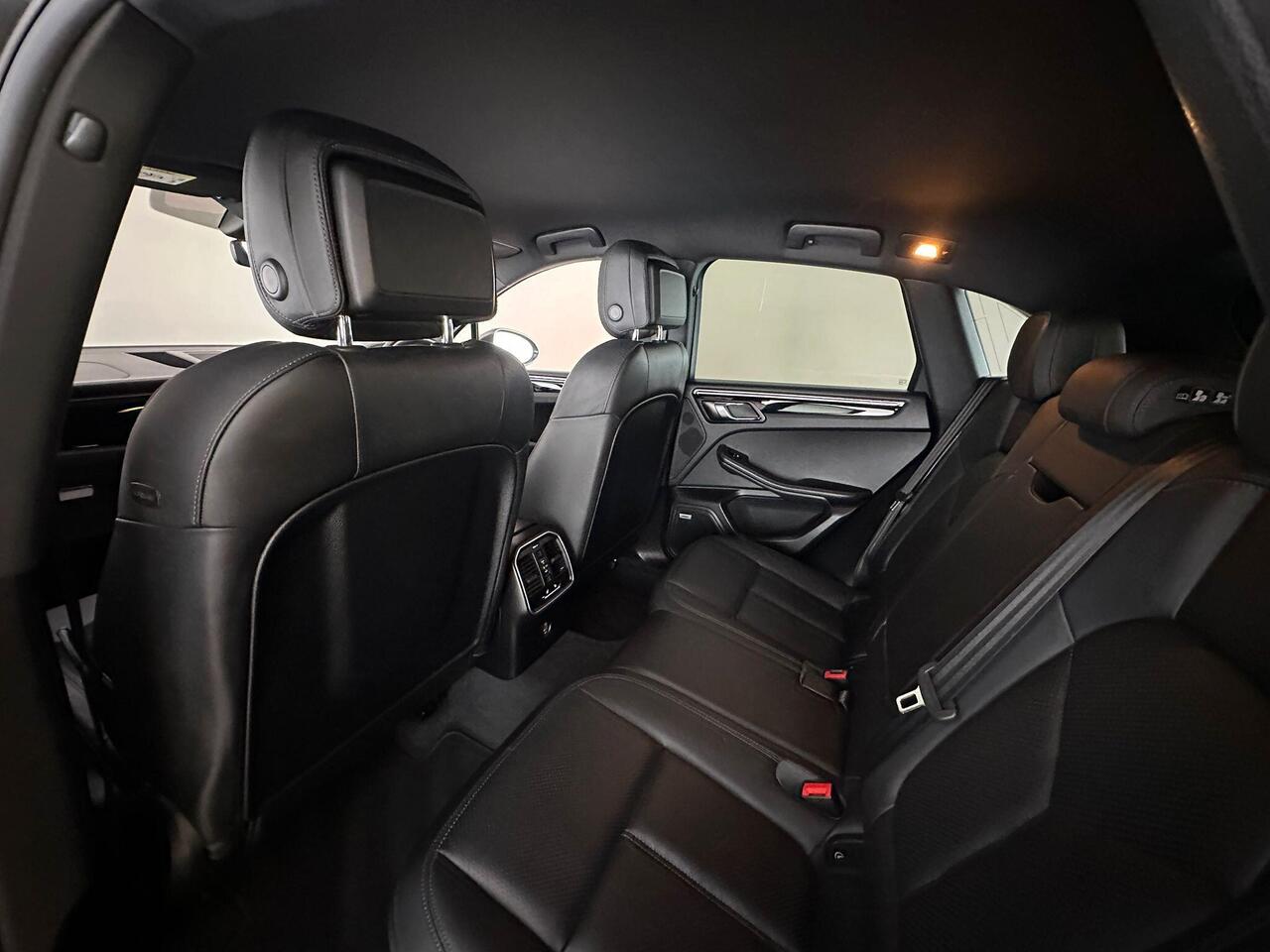 Porsche Macan AJ19VYM