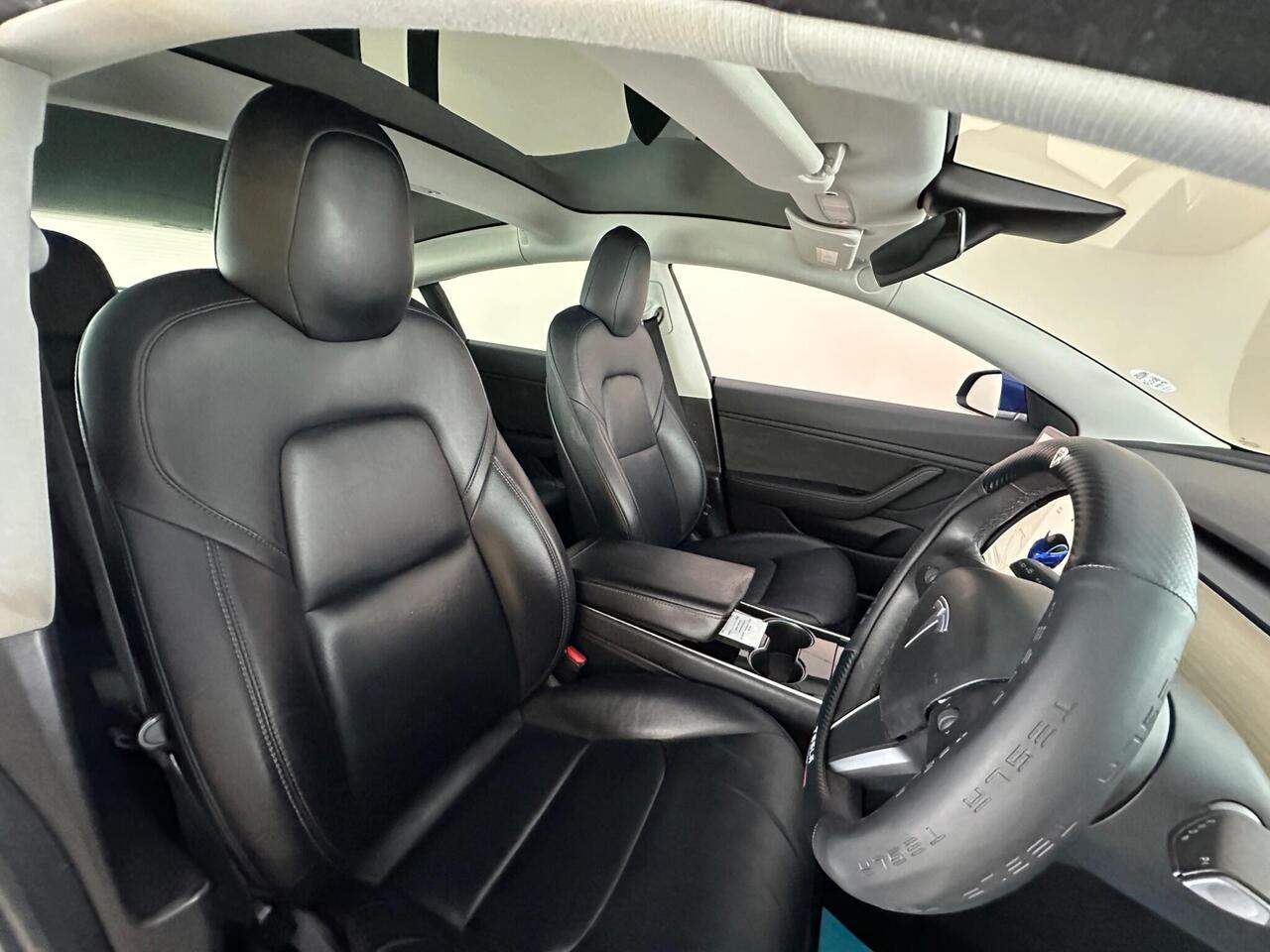 Tesla Model 3 YB69TZT