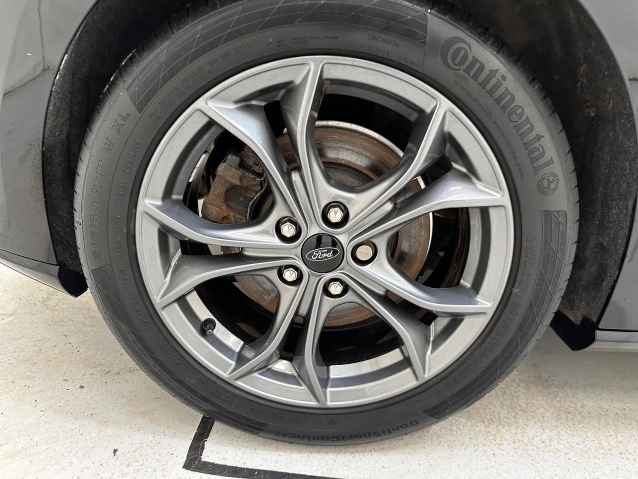 Ford Focus YJ68UAF