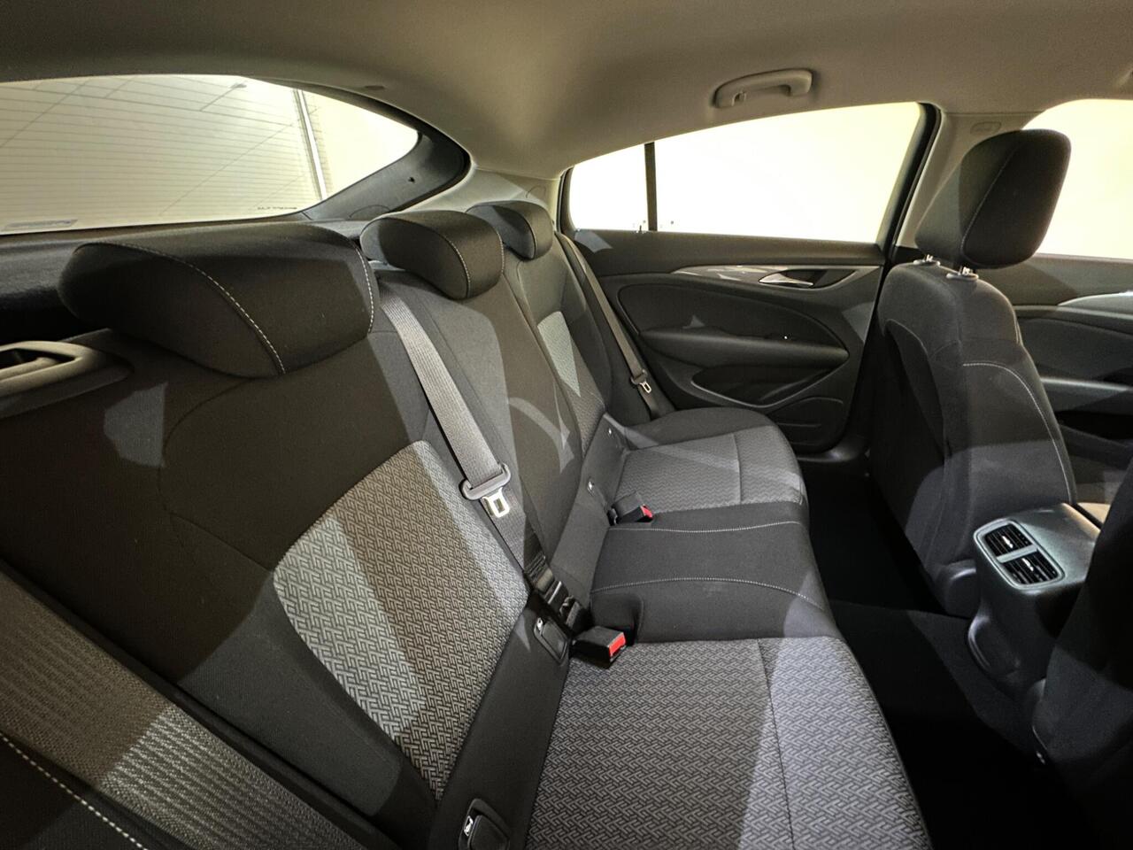 Vauxhall Insignia FM19DVL