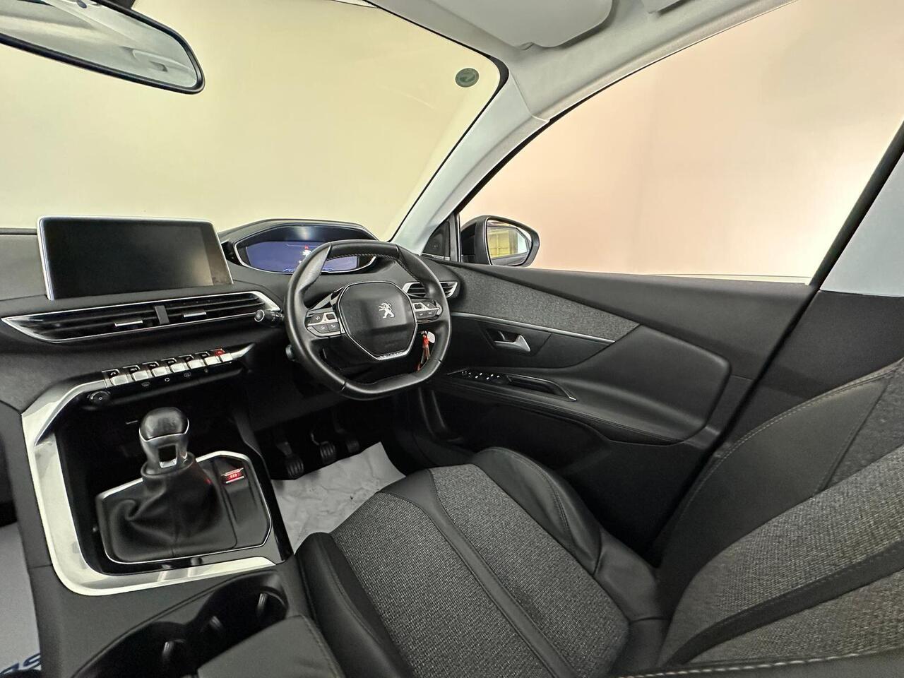 Peugeot 3008 MJ17EHF