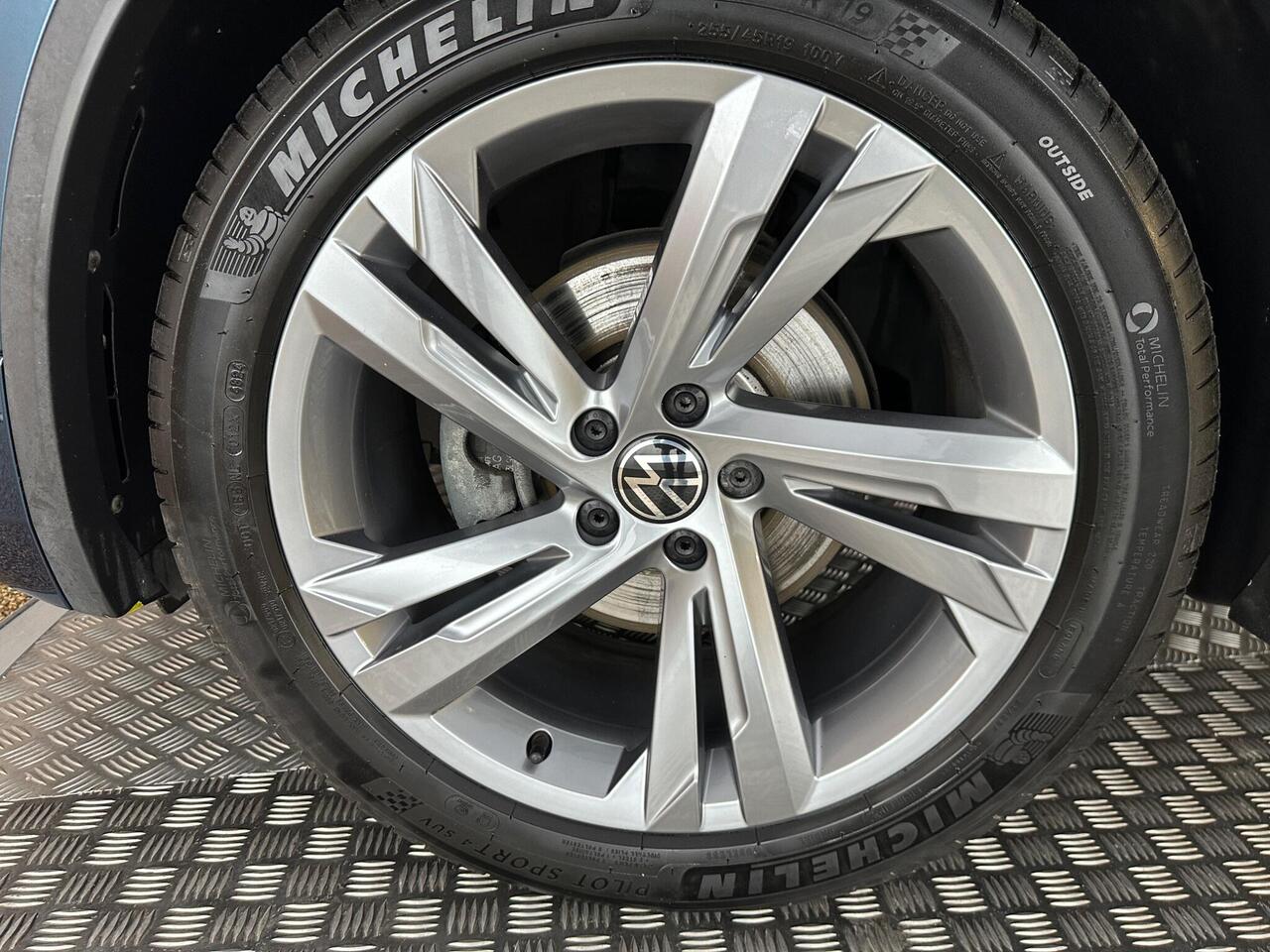 Volkswagen Tiguan VO24XRH