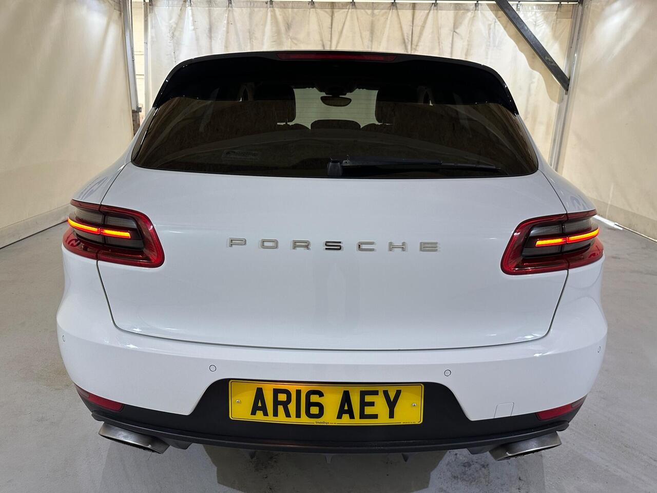 Porsche Macan AR16AEY