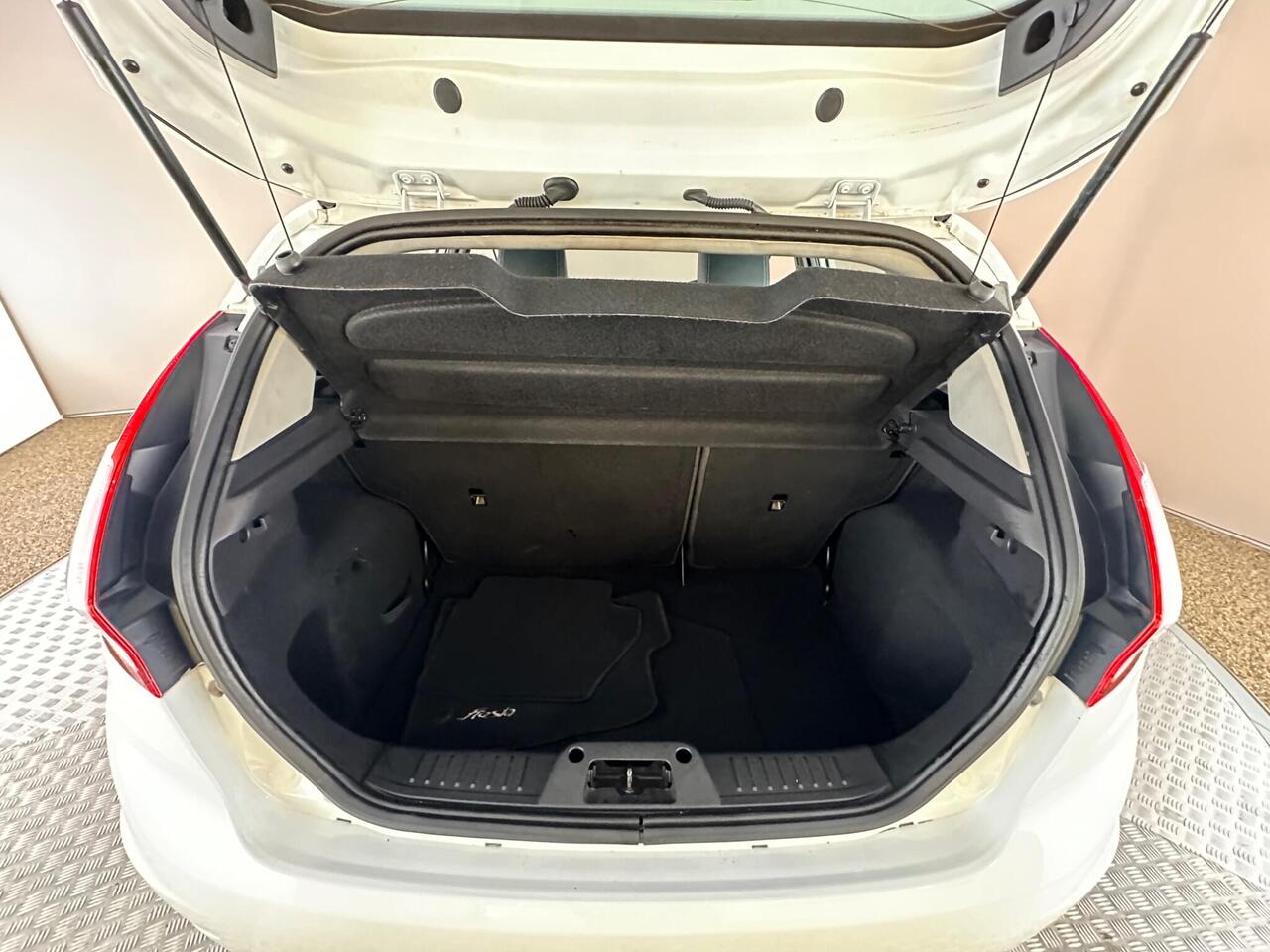 Ford Fiesta DX64JFU