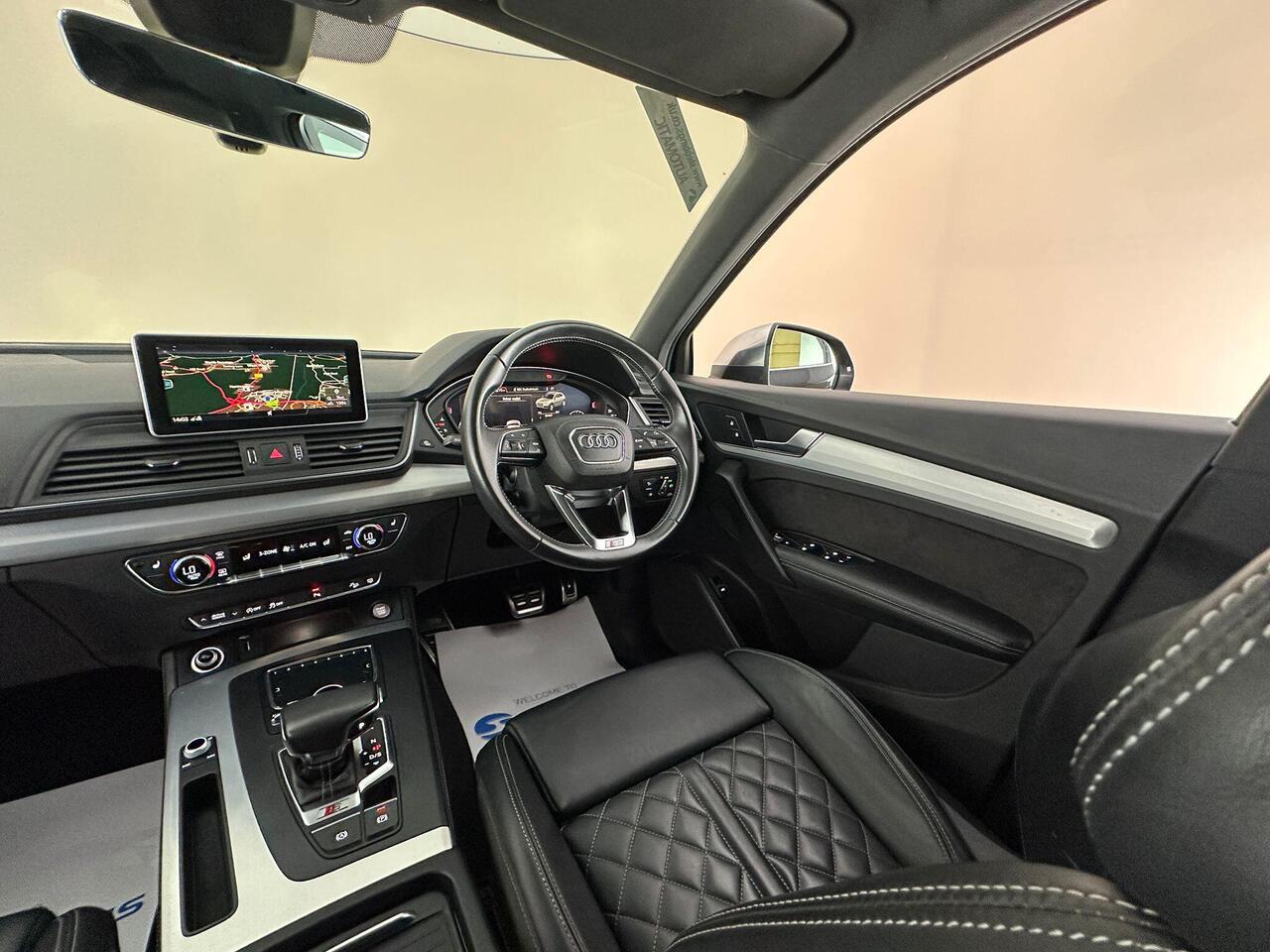 Audi SQ5 AE19UUX