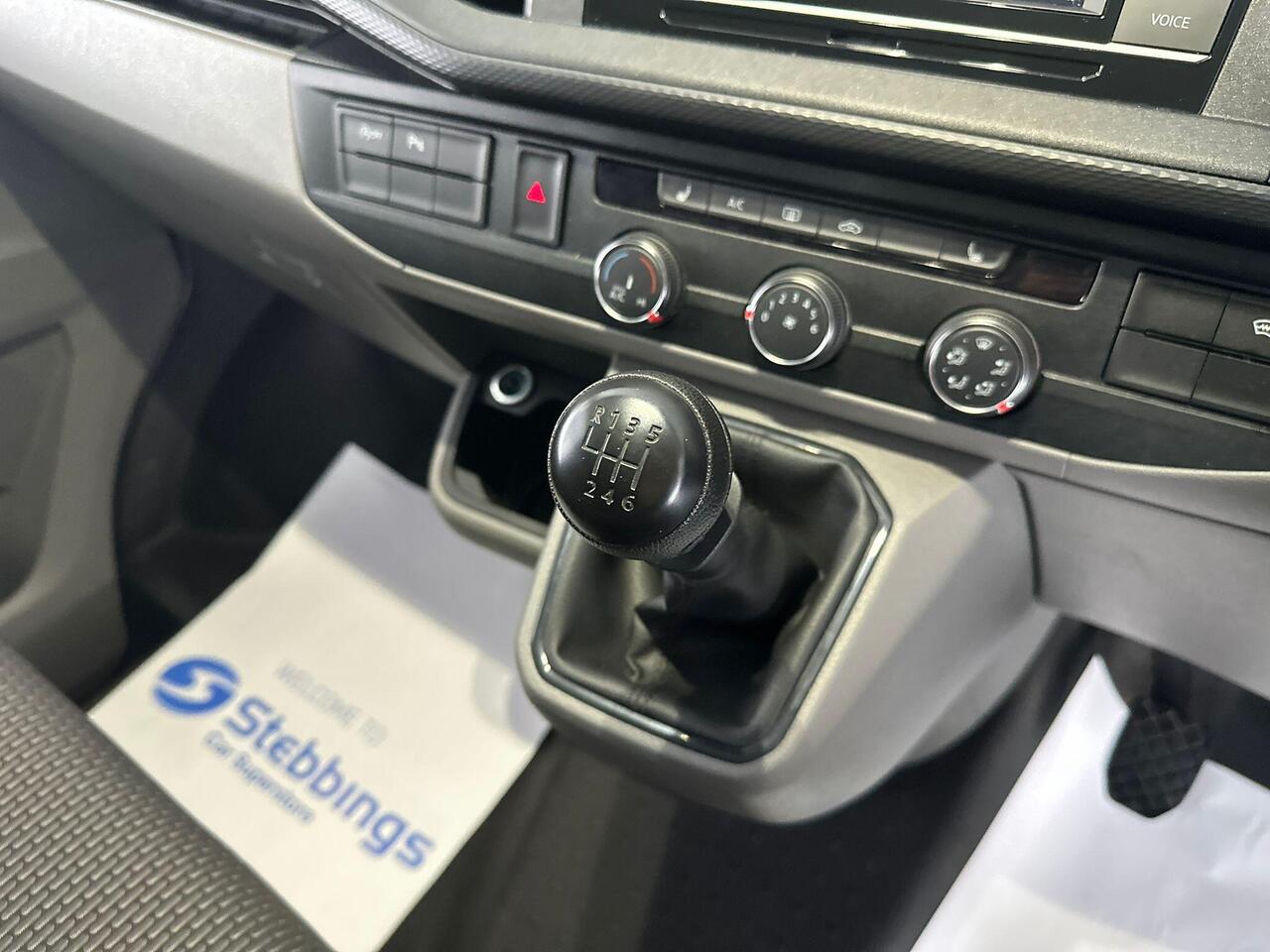 Volkswagen Transporter YR74XZU