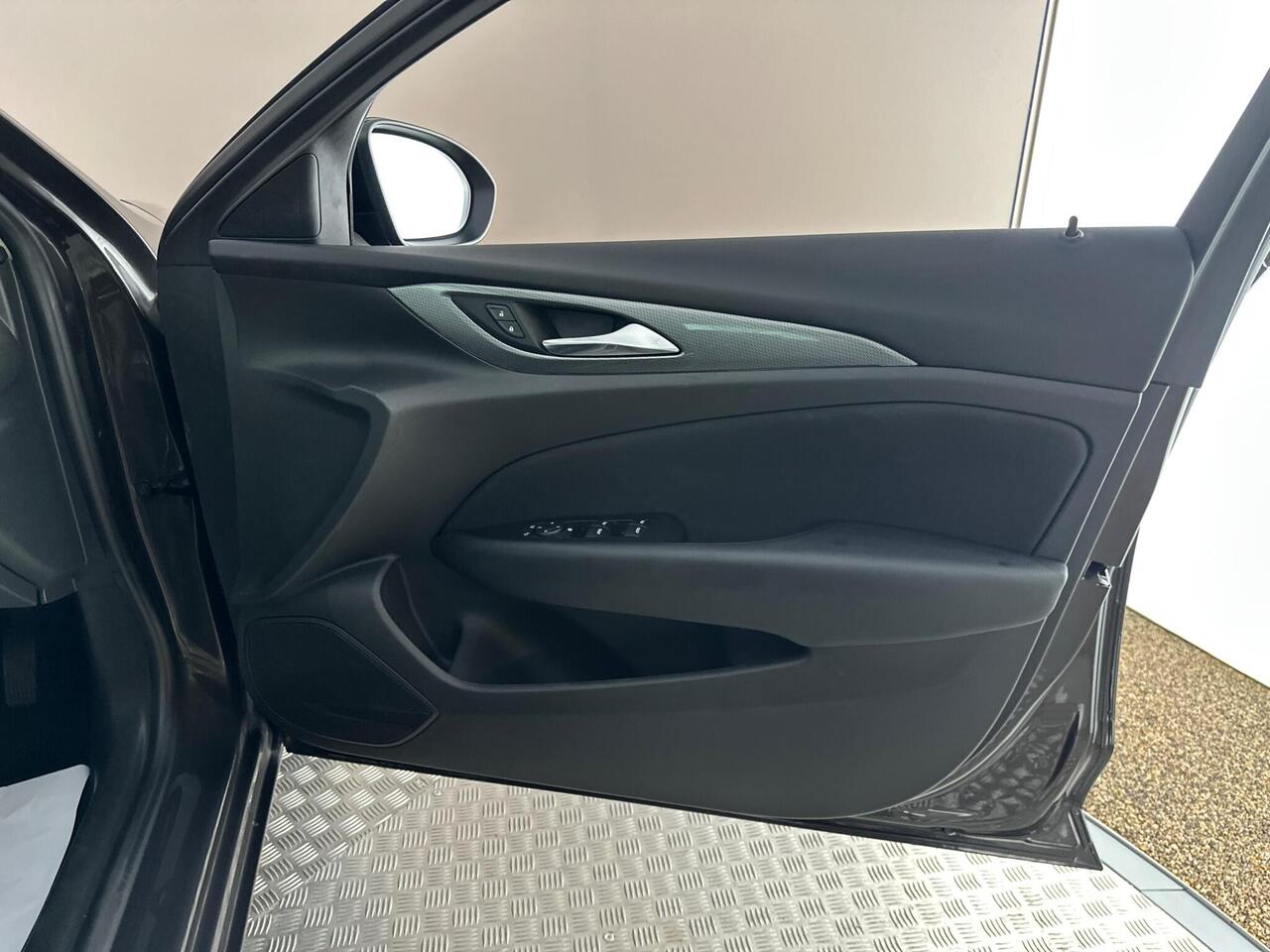 Vauxhall Insignia VO71HRZ