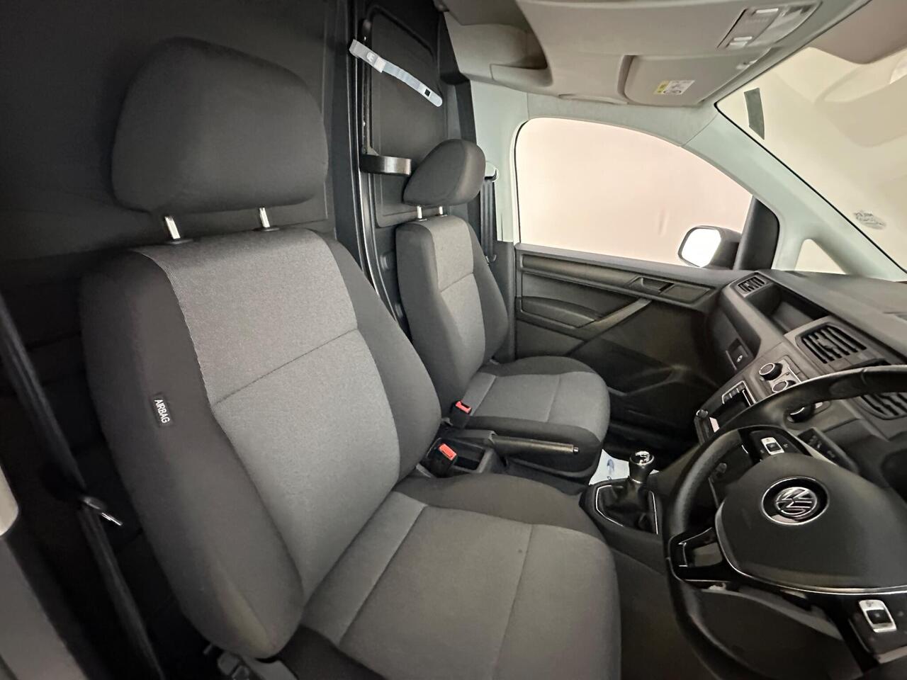 Volkswagen Caddy Maxi YX20ZDA