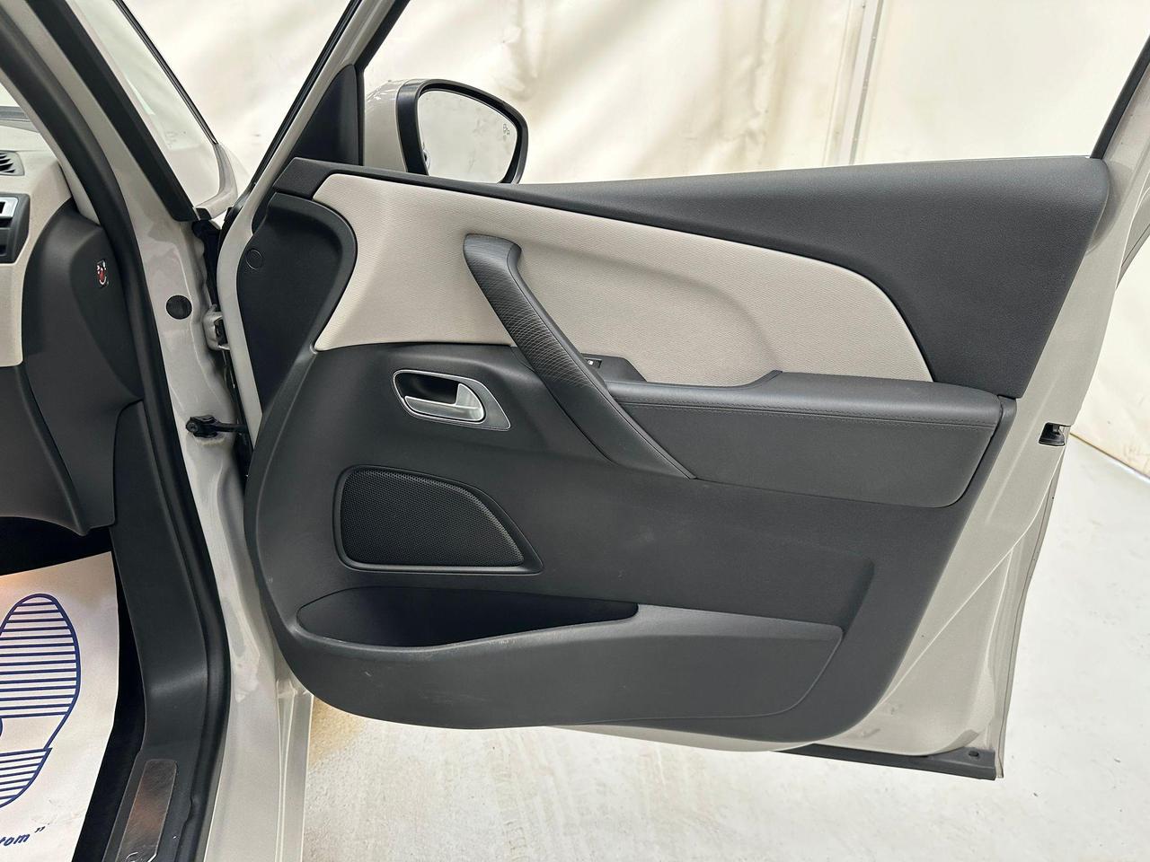 Citroen Grand C4 Picasso GP17LNN