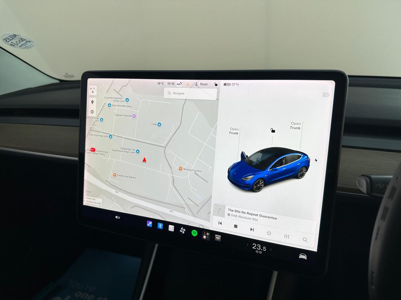 Tesla Model 3 YB69TZT