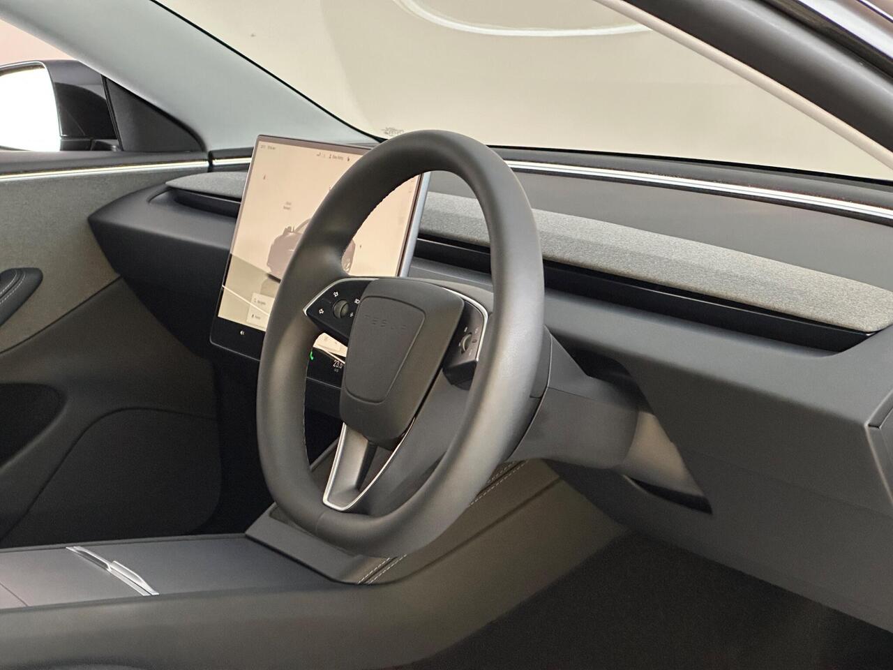 Tesla Model 3 LB74UKP