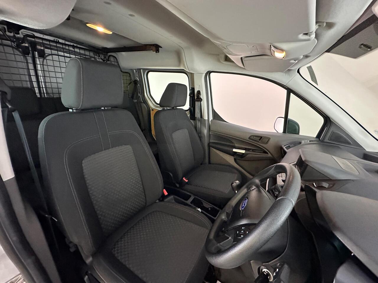 Ford Transit Connect YM22UNX