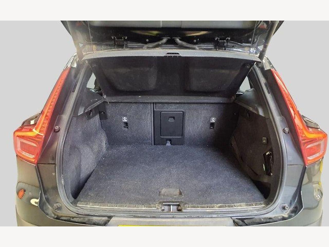 Volvo XC40 YM70MTZ