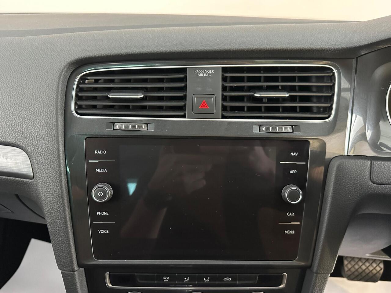 Volkswagen e-Golf SH19YMK