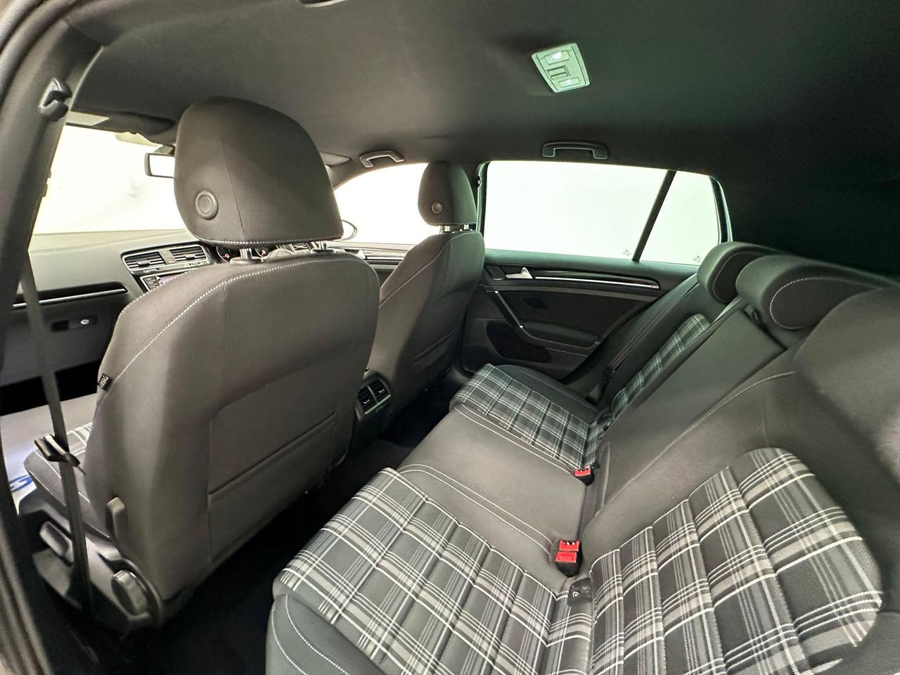 Volkswagen Golf DG14UAA