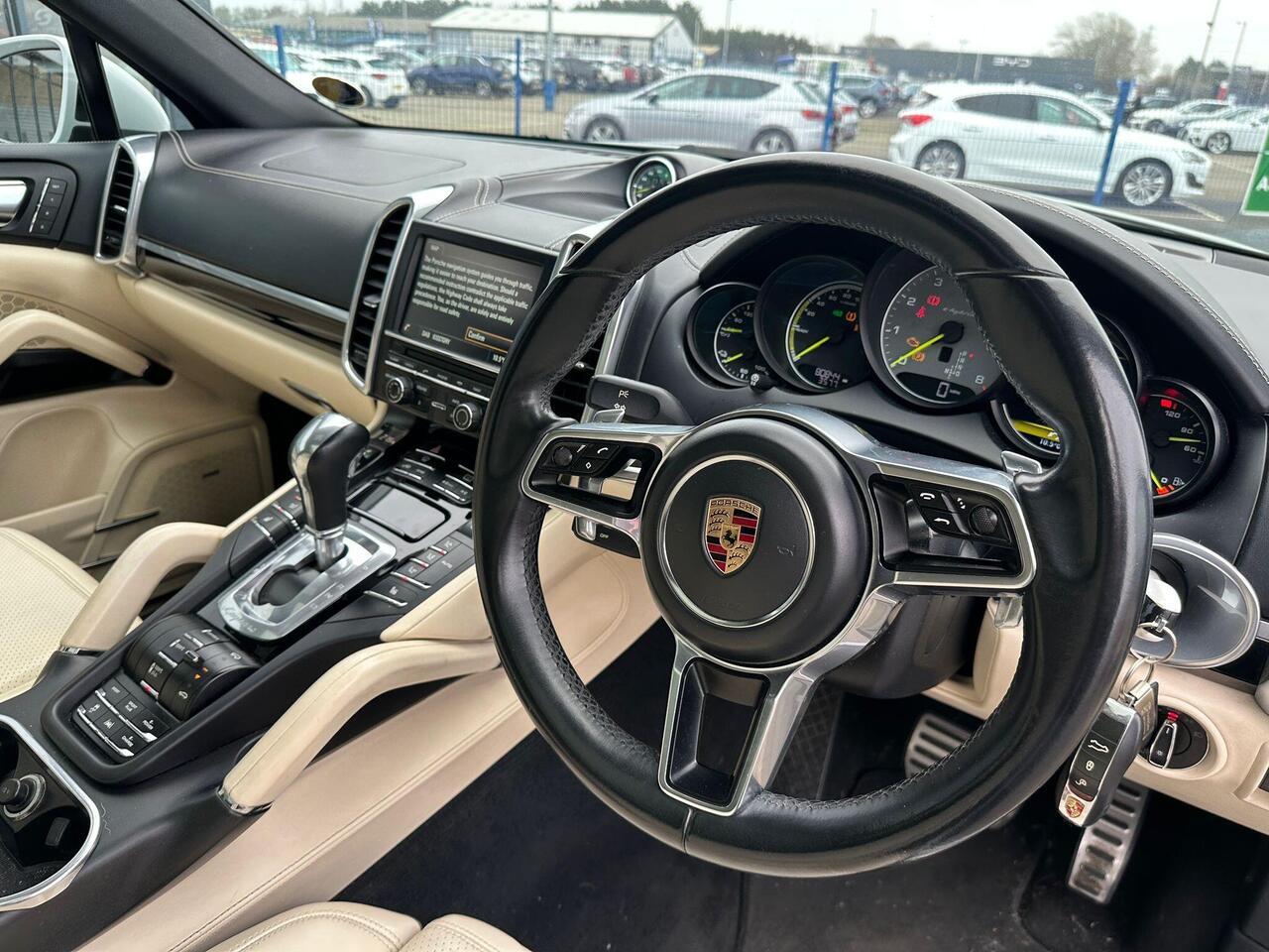 Porsche Cayenne LT65GWL