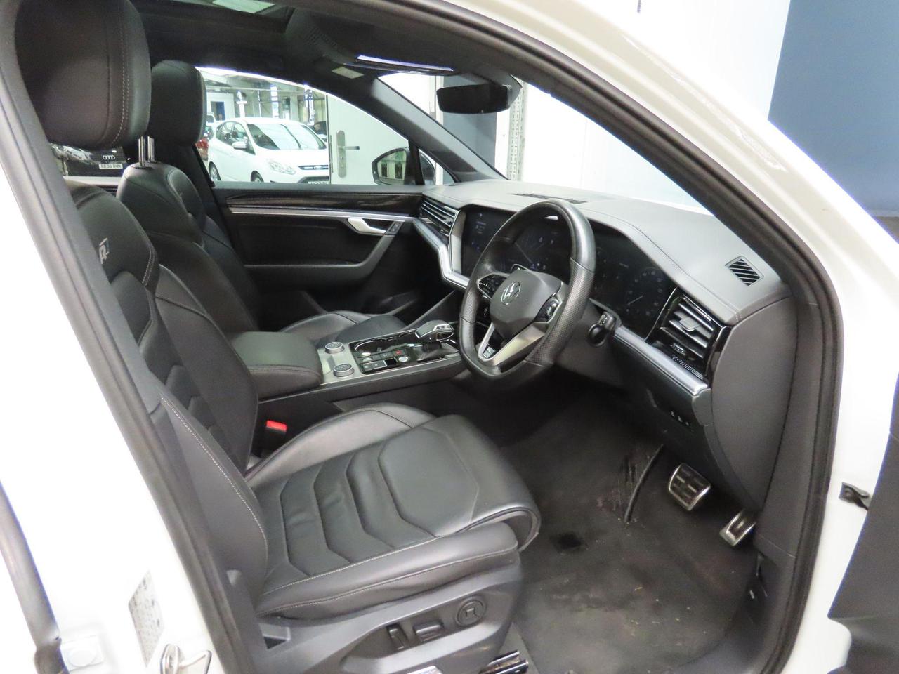 Volkswagen Touareg VK21UHB