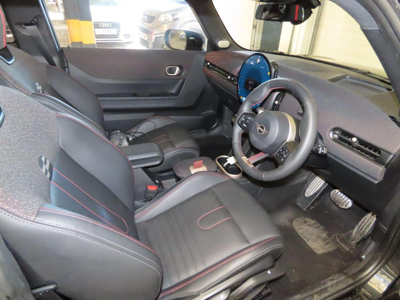 MINI Cooper FP26YRU