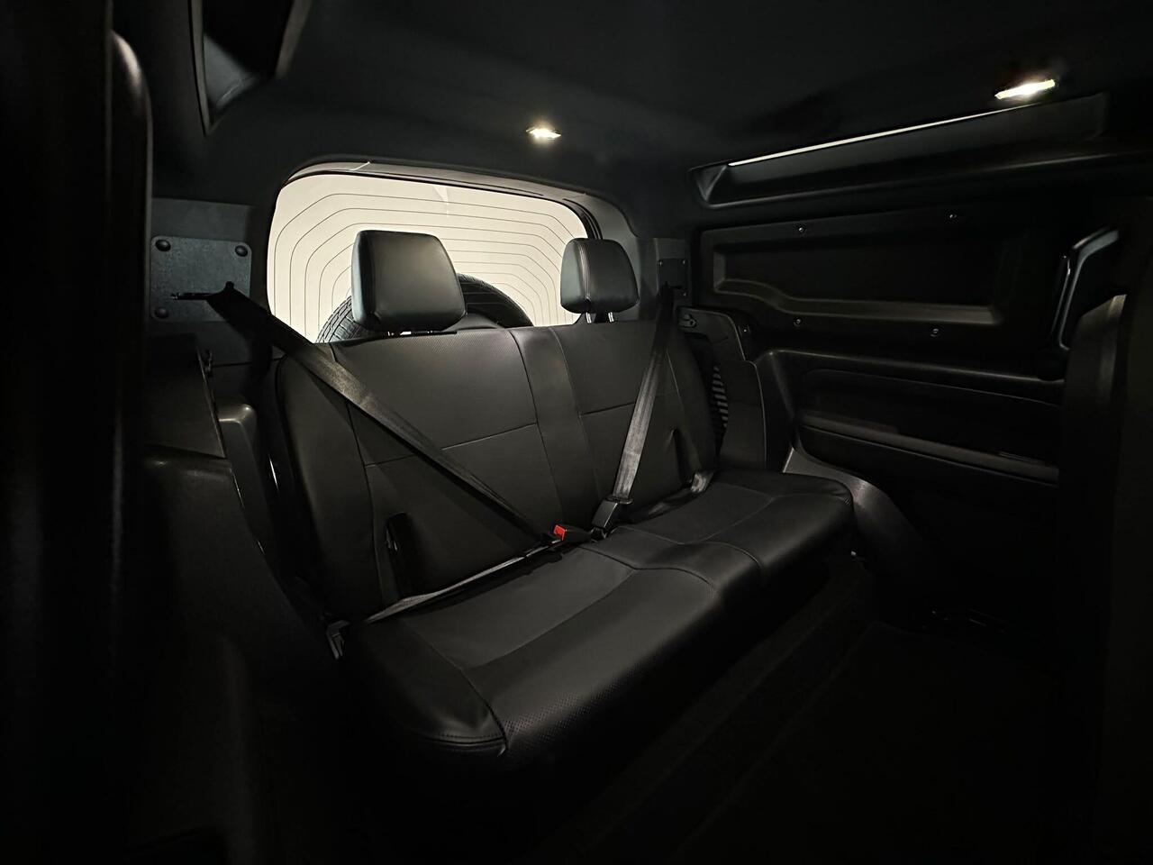 Land Rover Defender 90 GX74TZE