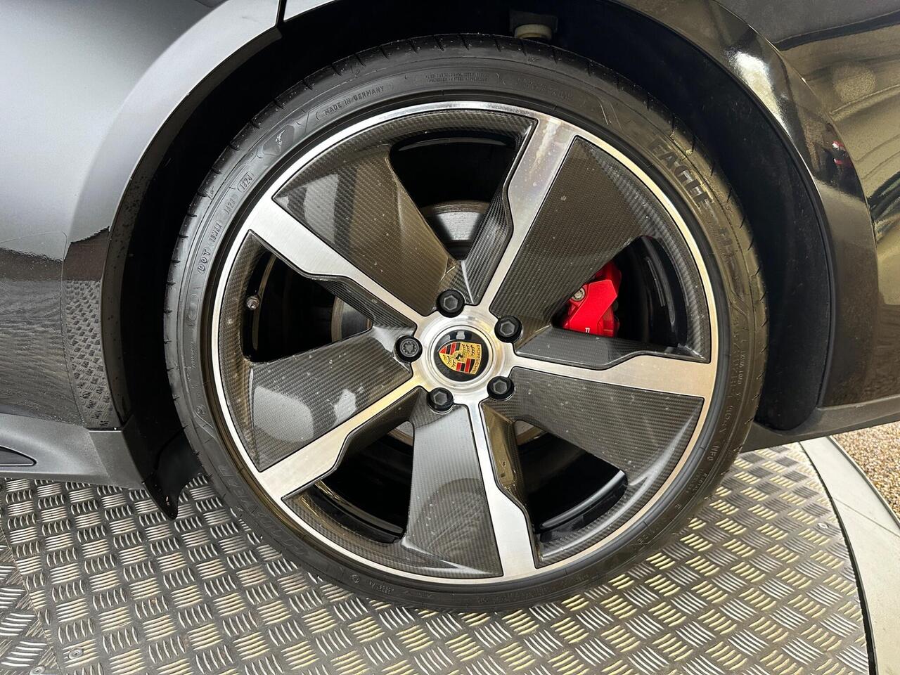 Porsche Taycan YY72RZZ