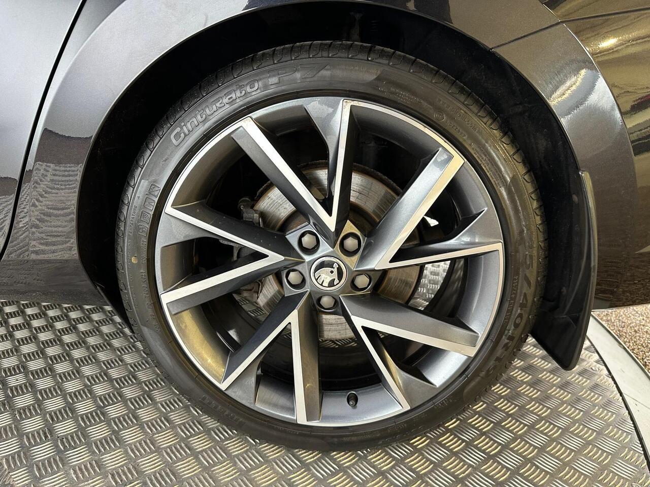 Skoda Superb AX17GDE